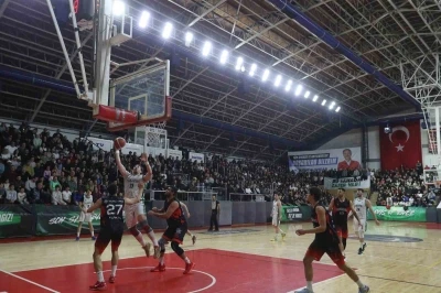 Sakarya B&uuml;y&uuml;kşehir Basketbol liderliğini s&uuml;rd&uuml;rd&uuml;
