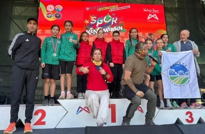 Sakarya Büyükşehir sporcuları Zonguldak ve Mersin’den 5 madalyayla döndü
