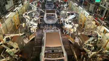 Sakarya'da 7 ayda &uuml;retilen 120 bin 690 taşıt d&uuml;nya yollarında