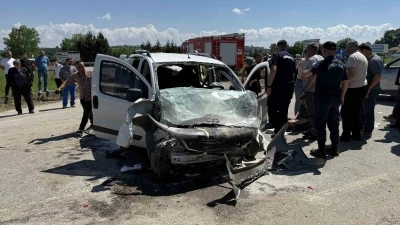 Sakarya&rsquo;da ara&ccedil;ların &ccedil;arpıştığı kazada 3&rsquo;&uuml; &ccedil;ocuk 7 kişi yaralandı

