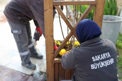 Sakarya&rsquo;da caddeler, parklar ve camiler bayrama hazır hale geldi
