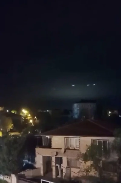 Sakarya&rsquo;da g&ouml;ky&uuml;z&uuml;nde g&ouml;r&uuml;len ışıklar merak uyandırdı
