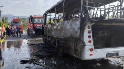 Sakarya’da işçi servisi alev topuna döndü
