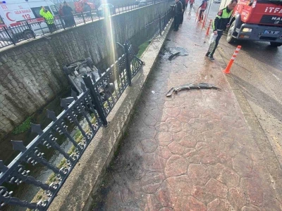 Sakarya&rsquo;da kanala u&ccedil;an aracın s&uuml;r&uuml;c&uuml;s&uuml; yaralandı
