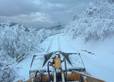 Sakarya&rsquo;da kardan kapanan 35 grup yolunun 31&rsquo;i ulaşıma a&ccedil;ıldı
