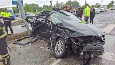 Sakarya&rsquo;da otomobil, minib&uuml;s ve tır &ccedil;arpıştı: 4&rsquo;&uuml; ağır 6 yaralı
