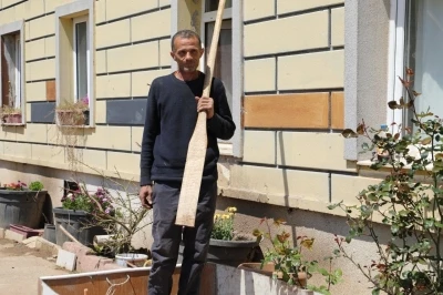 Sakarya&rsquo;da taşkın sonrası &rsquo;Venedik&rsquo; manzarası: Evine kayıkla gitti
