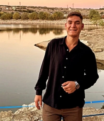 Sakarya&rsquo;da trafik kazası: 22 yaşındaki s&uuml;r&uuml;c&uuml; hayatını kaybetti
