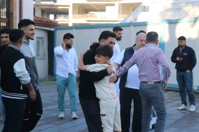 Sakarya&rsquo;da vatandaşlar bayram namazı i&ccedil;in camileri doldurdu
