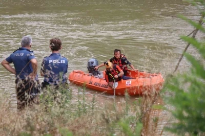 Sakarya Nehri’ne düştüğü iddia edilen 22 yaşındaki genç aranıyor
