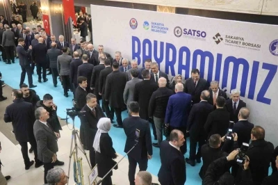 Sakarya protokol&uuml; ve vatandaş bayramlaştı
