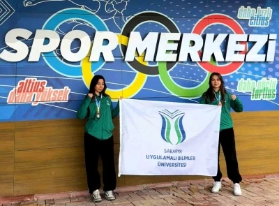 Sakaryalı &ouml;ğrenciler ringden 2 madalya ile d&ouml;nd&uuml;
