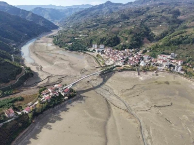 ‘Saklı Cennet’te sular çekildi, gerçekler ortaya çıktı: &quot;Sığ göl, ölü toprak, sönük ilçe&quot;

