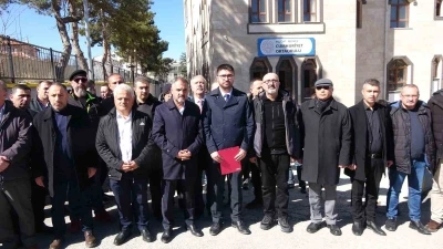Saldırıya uğrayan okul m&uuml;d&uuml;r&uuml;ne destek verdiler

