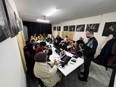 SALFOD&rsquo;tan fotoğrafa ilgi duyanlara uygulamalı at&ouml;lye &ccedil;alışması
