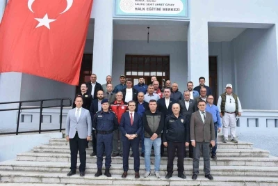 Salihli&rsquo;de g&ouml;n&uuml;ll&uuml;lere orman yangını eğitimi
