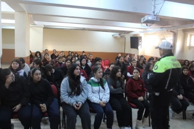 Salihli&rsquo;de lise &ouml;ğrencilerine hayat kurtaran trafik eğitimi
