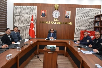 Salihli&rsquo;de metruk binalar masaya yatırıldı
