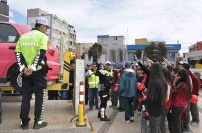 Salihli&rsquo;de &lsquo;Trafik Haftası&rsquo; kutlandı

