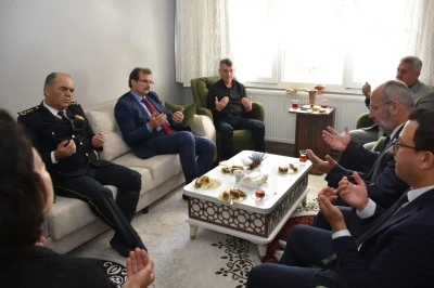 Salihli Kaymakamı G&uuml;ldoğan&rsquo;dan şehit ailesine bayram ziyareti
