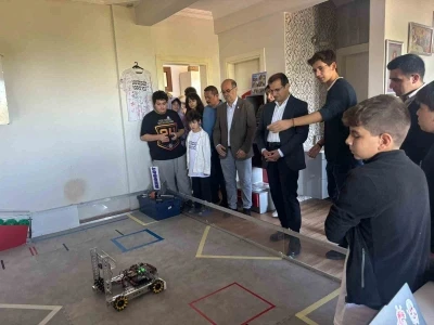 Salihli Kaymakamı Güldoğan, geleceğin bilim insanlarıyla buluştu
