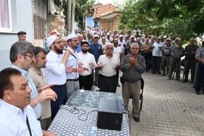 Salihli’nin tarihi mahallesinde eller yağmur için semaya açıldı
