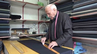 Şalvar ustası mesleğini yaşatmaya &ccedil;alışıyor
