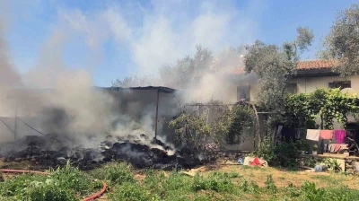 Saman balyalarından başlayan yangın eve sı&ccedil;radı
