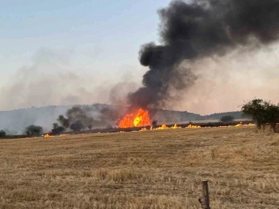 Saman yüklü kamyon alev alev yandı

