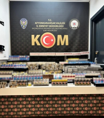 Saman y&uuml;kl&uuml; tırlarda yaklaşık 5 bin paket ka&ccedil;ak sigara ele ge&ccedil;irildi
