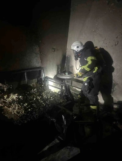 Samandağ’da yanan ev kullanılmaz hale geldi
