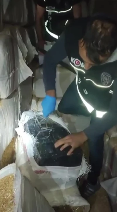 Samanların arasında milyonlarca liralık elektronik sigara ele geçirildi
