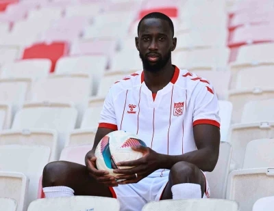 Samba Camara, Sivasspor’a veda etti
