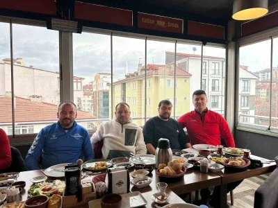 Şampiyon olan 1299 Bilecik Kul&uuml;b&uuml; kahvaltıda buluştu
