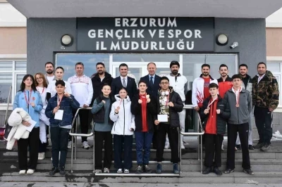 Şampiyon taekwondocular &ouml;d&uuml;llendirildi
