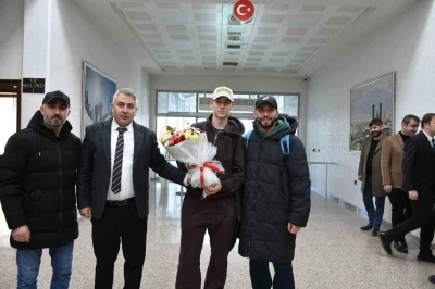 Şampiyona &ccedil;i&ccedil;ekli karşılama
