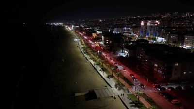 Samsun&rsquo;da 19 Mayıs&rsquo;a &ouml;zel aydınlatma: Kırmızı beyaz ışıklar sahili s&uuml;sledi
