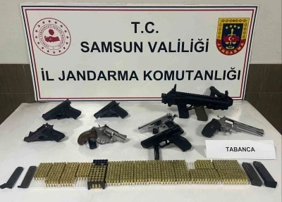 Samsun&rsquo;da cephanelik gibi ev: 8 tabanca ve 800 mermi ele ge&ccedil;irildi
