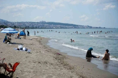 Samsun&rsquo;da dalga ve r&uuml;zgar alarmı: &rsquo;Denize girmeyin&rsquo; &ccedil;ağrısı
