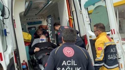Samsun’da dolmuş minibüs kaldırıma çarptı: 2 yaralı
