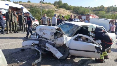 Samsun’da iki araç kafa kafaya çarpıştı: 1 ölü, 10 yaralı
