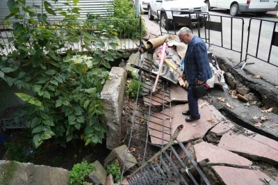Samsun’da istinat duvarı ve kaldırım çöktü: Dükkan ve bodrum kat kullanılamaz hale geldi
