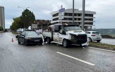 Samsun’da kamyonet ile otomobil çarpıştı: 3 yaralı
