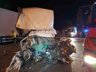 Samsun’da kamyonet park halindeki tıra çarptı: 1 ölü, 1 yaralı
