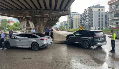 Samsun&rsquo;da kavşakta kaza: 3 yaralı

