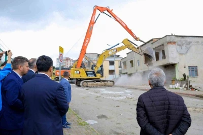Samsun&rsquo;da kentsel d&ouml;n&uuml;ş&uuml;mde yıkım başladı
