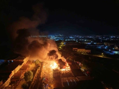 Samsun’da kereste fabrikası alevlere teslim: Yangın havadan görüntülendi
