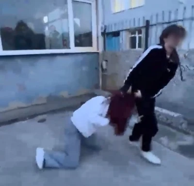 Samsun&rsquo;da kızların akran zorbalığı: Darbedip kameraya &ccedil;ektiler
