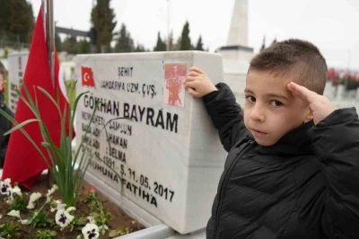 Samsun&rsquo;da mezarlıklar ziyaret&ccedil;ilerle doldu taştı: Şehitliklerde h&uuml;z&uuml;n
