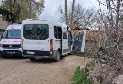Samsun&rsquo;da &ouml;ğrenci servisi direğe &ccedil;arptı: 12 yaralı
